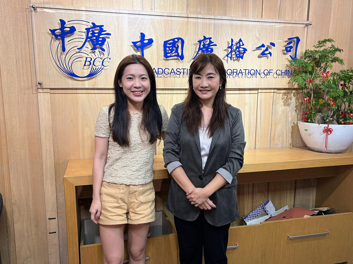 國民黨立委徐巧芯接受中廣《千秋萬事》主持人王淺秋專訪。 圖：新傳媒/提供