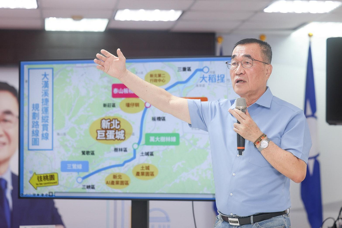 國民黨新北市長參選人李四川發表交通政策，宣布若當選，將推動三項重大交通建設。 圖：李四川競選辦公室/提供