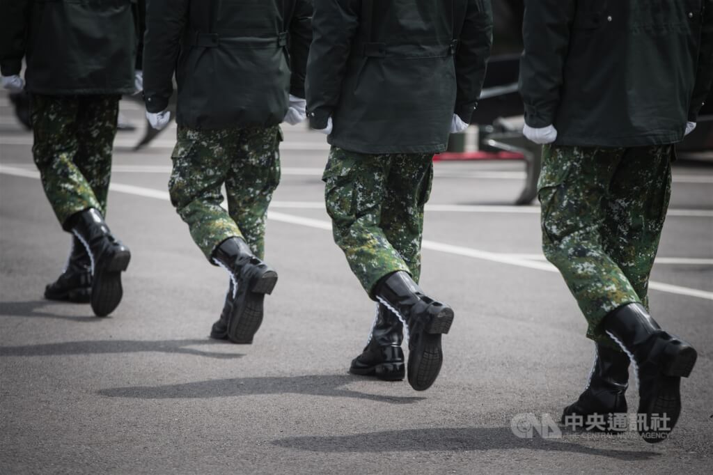 陸軍中士孫楚荃被控以手機拍攝國家軍事機密交付他人8次，獲取6萬餘元。（示意圖／中央社檔案照片）