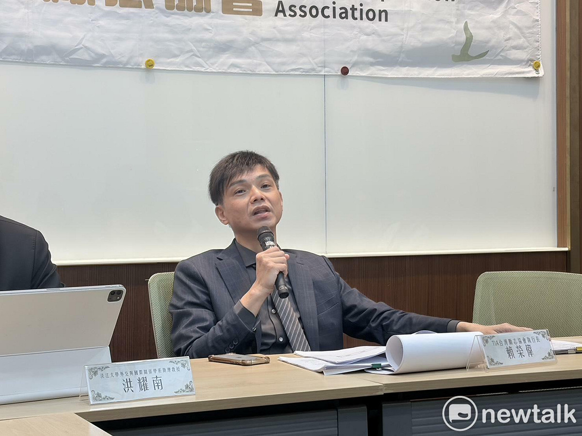 灣勵志協會（TIA）今（27）日發布最新「台灣情勢調查」，台灣勵志協會執行長賴榮偉表示，經過歷次調查可見，民眾對於國防預算不足、認為不夠，是跨黨派的共識。 圖：李宣萱/攝