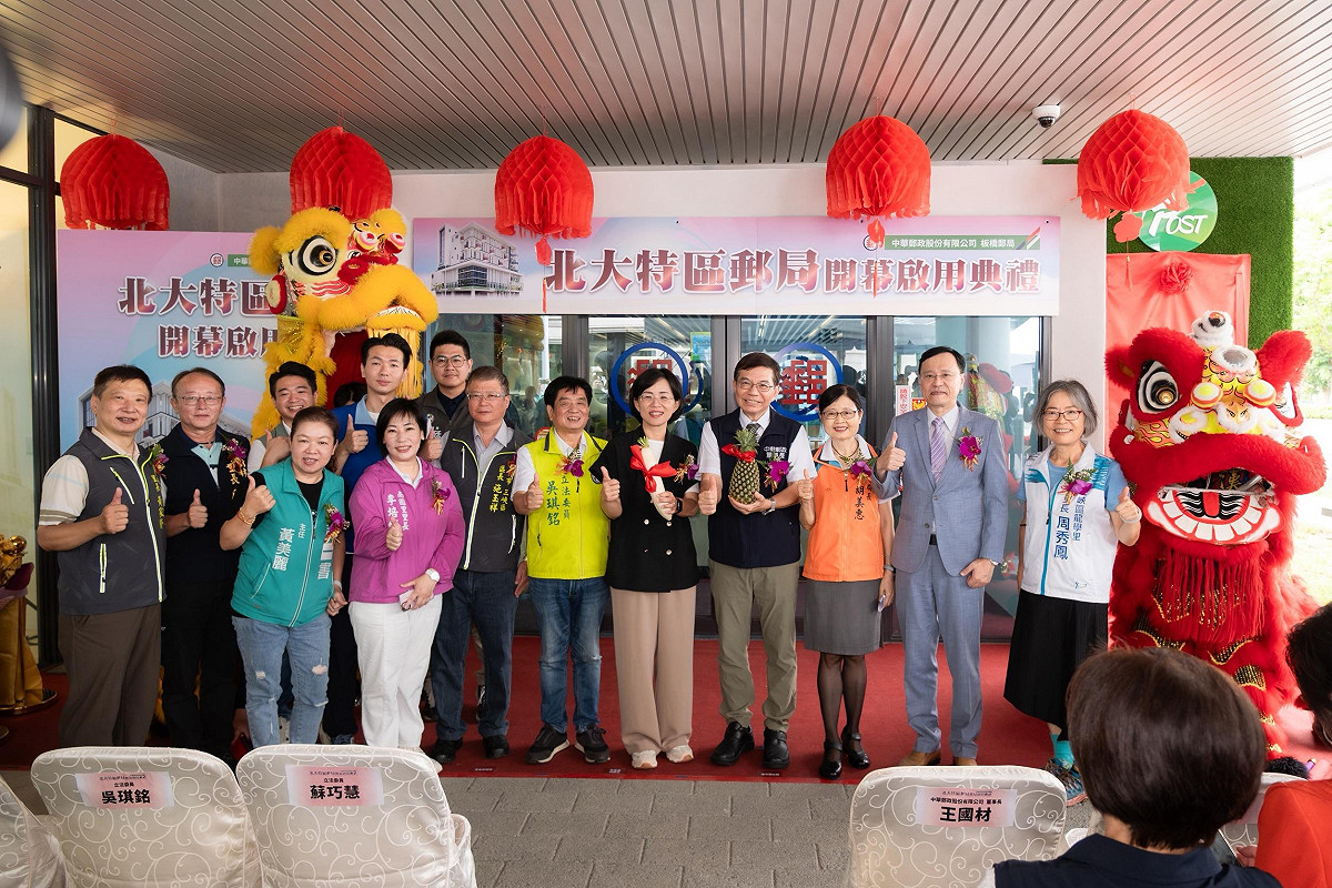 北大特區郵局今（27）天啟用，新北市長候選人、立法委員蘇巧慧和立法委員吳琪銘，新北市議員候選人吳昇翰，新北市議員彭一書、廖宜琨及卓冠廷服務團隊都共同出席開幕儀式。 圖：蘇巧慧辦公室提供