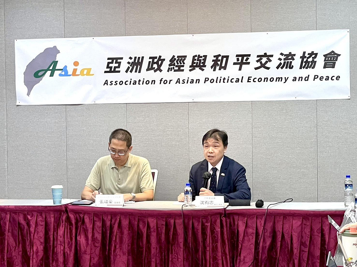 陸委會副主委沈有忠（右）今（27）天下午出席亞洲政經與和平交流協會舉辦的「中國對台複合性施壓的新趨勢」座談會。 圖：陸委會提供