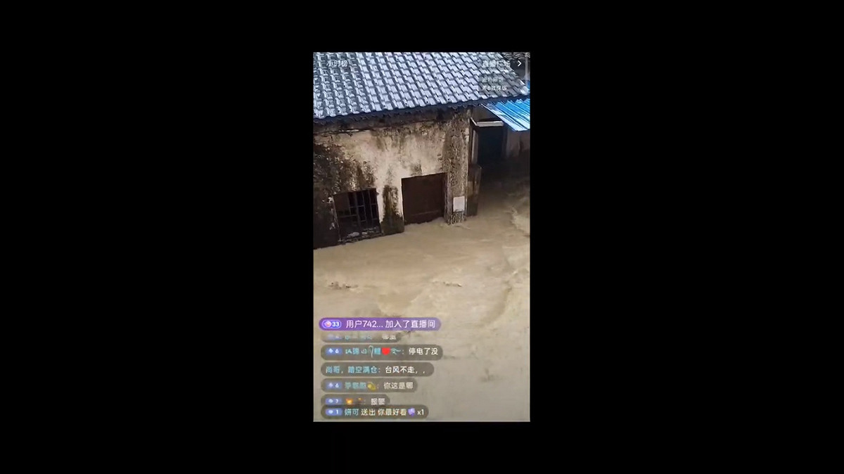 豪雨帶來的洪水直接衝擊廣東省多個城市，部分地區的淹水深度甚至高達一層樓，進而導致民眾受困。 圖：擷取自 @whyyoutouzhele X 分享影片