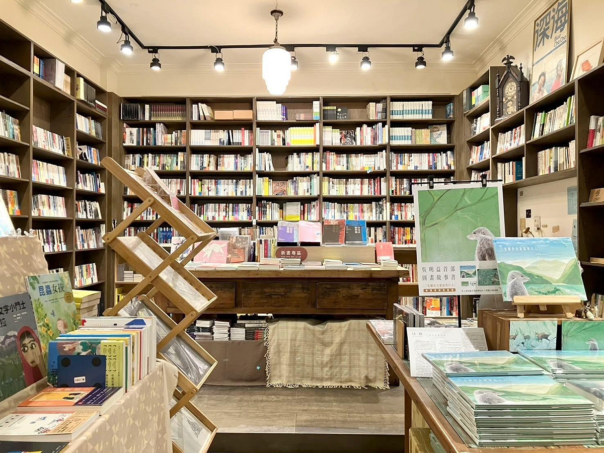 今年高雄文藝獎唯一團體得獎者三餘文化股份有限公司，成立「三餘書店」僅12年，已為獨立書店開拓新的經營模式。 圖：高雄市文化局／提供