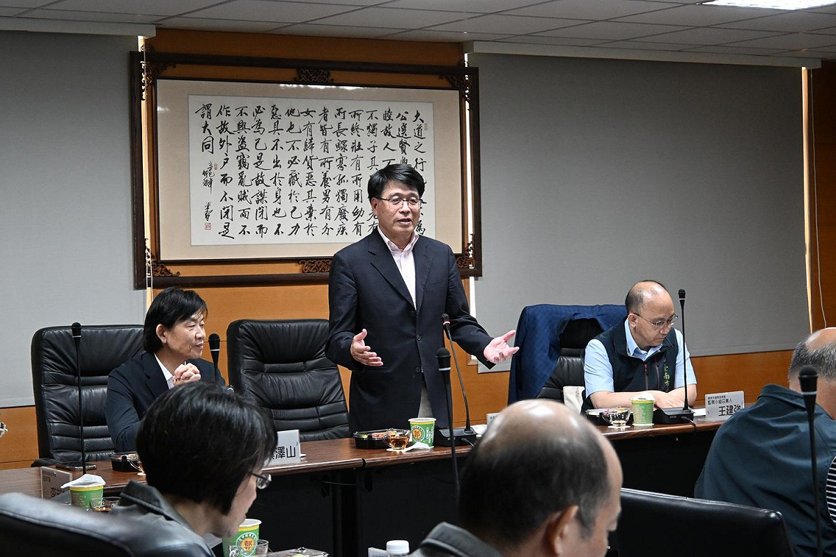 中央選舉委員會主任委員游盈隆28日參加台南市選舉委員會選務工作會議。 圖：中選會提供