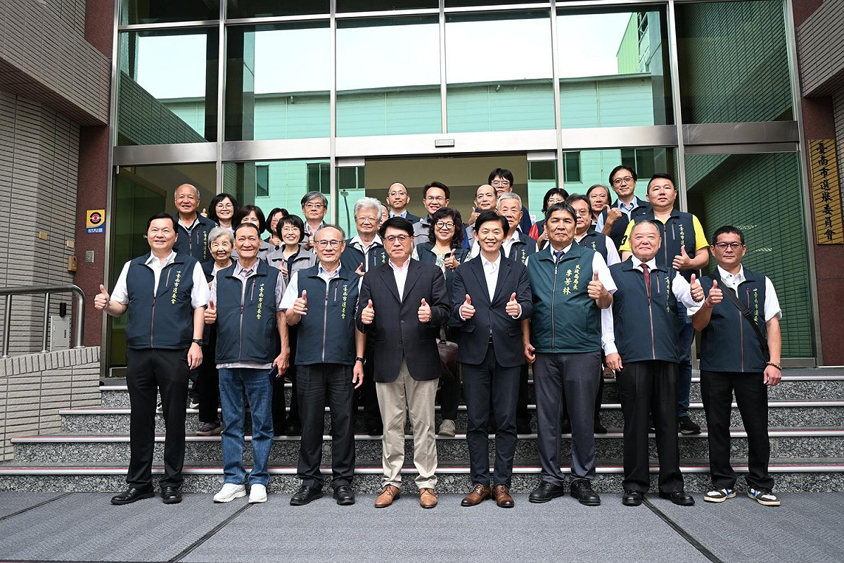 中央選舉委員會主任委員游盈隆28日參加台南市選舉委員會選務工作會議。 圖：中選會提供