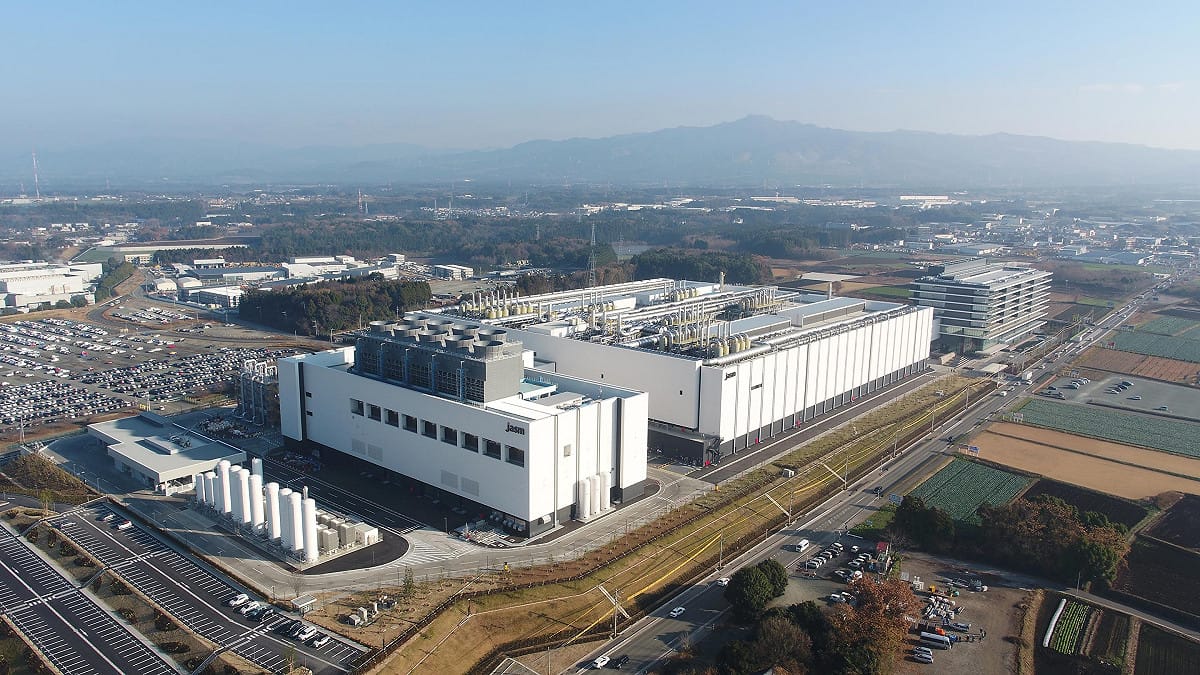 儘管熊本縣內各半導體工廠正陸續朝復工方向邁進，但仍有意見擔憂，若產能遲遲無法恢復至地震前水準，恐進一步衝擊日本全國企業的生產活動及供應鏈。（圖為台積電熊本廠。） 圖：台積電官網
