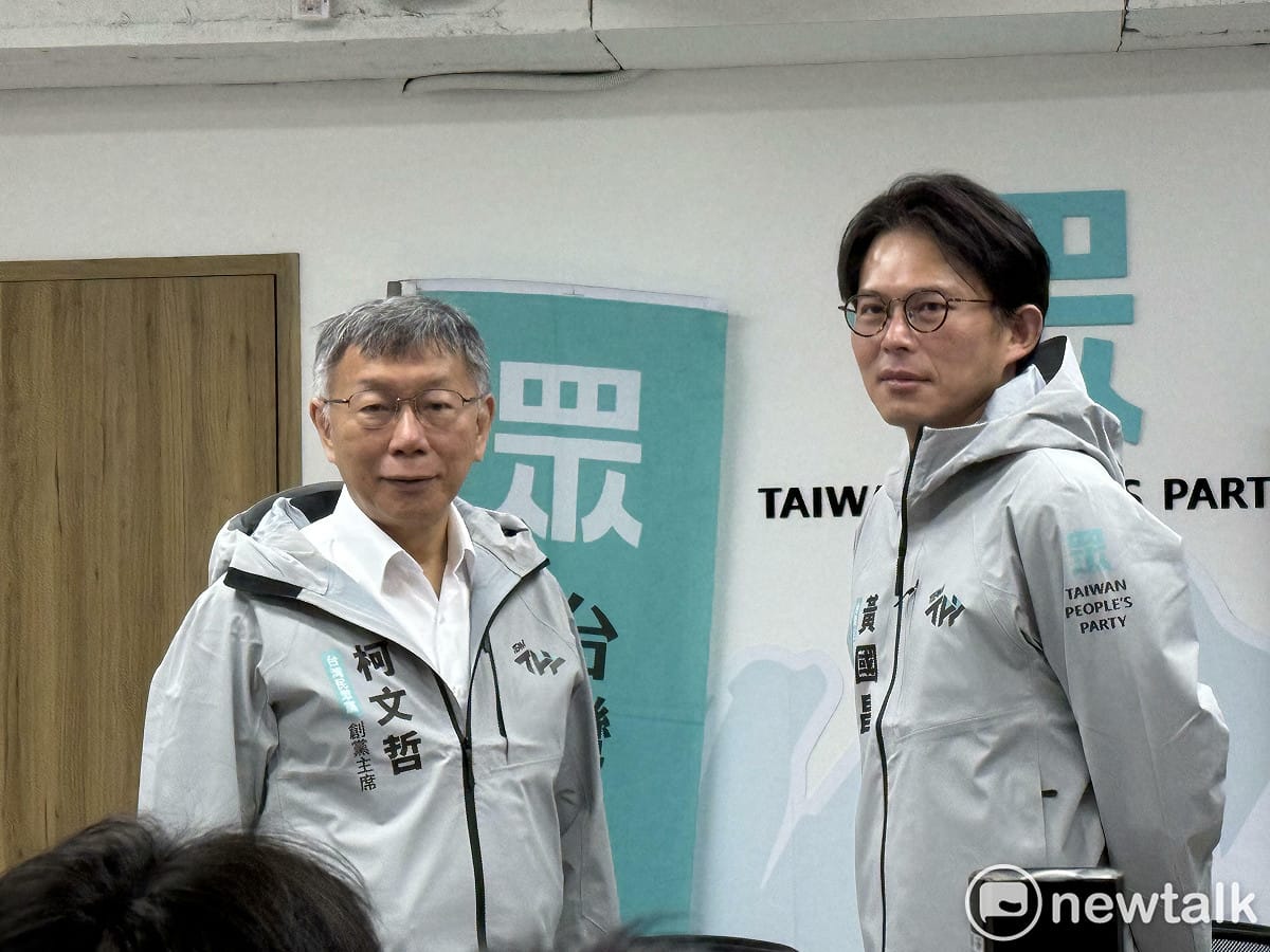 民眾黨創黨主席柯文哲（左）、黨主席黃國昌（右）。 圖：周煊惠 / 攝
