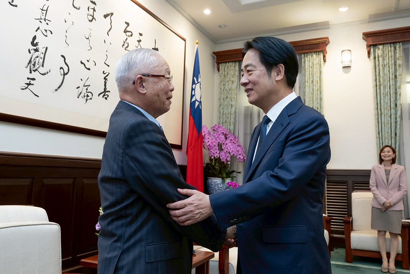 總統接見國策顧問趙中正（左）。 圖:總統府