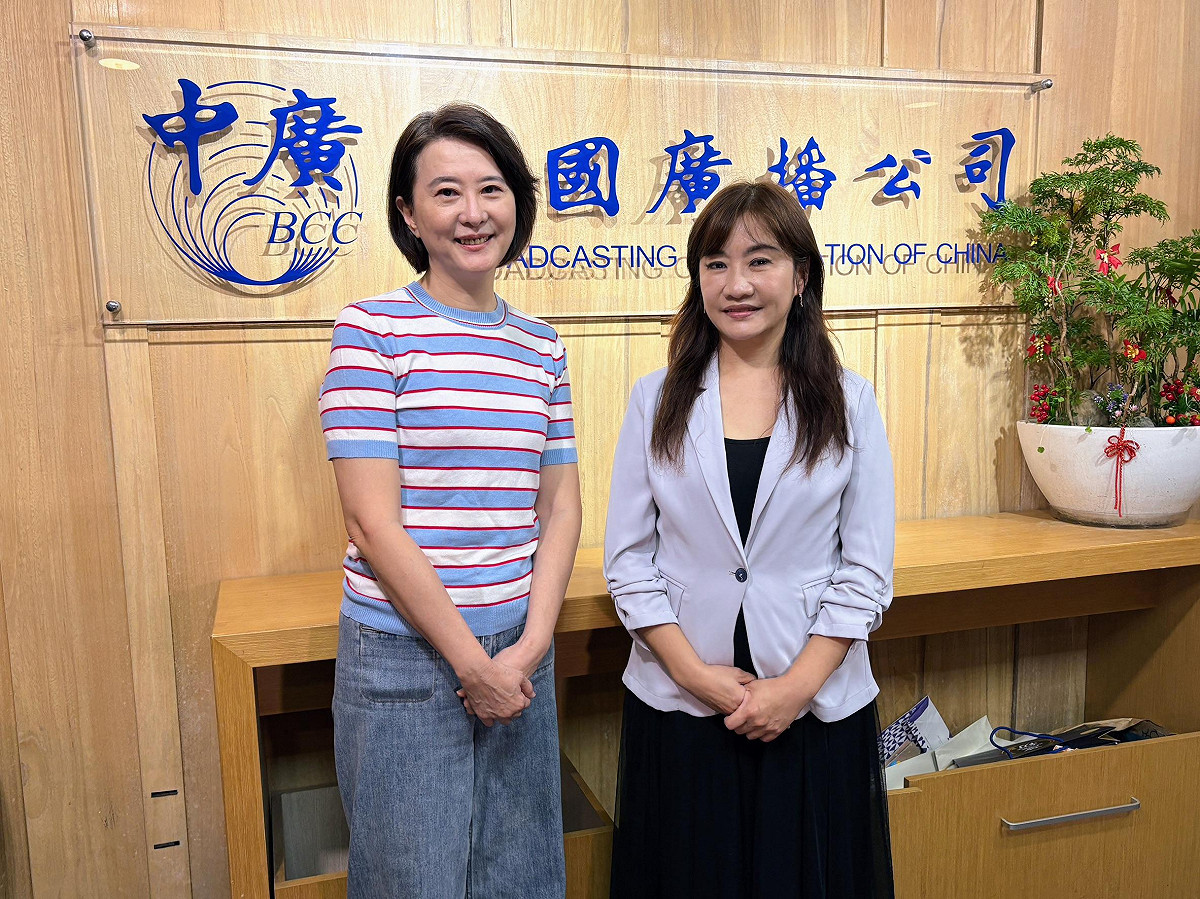 國民黨立委王鴻薇接受中廣《千秋萬事》節目主持人王淺秋專訪。 圖：新傳媒/提供
