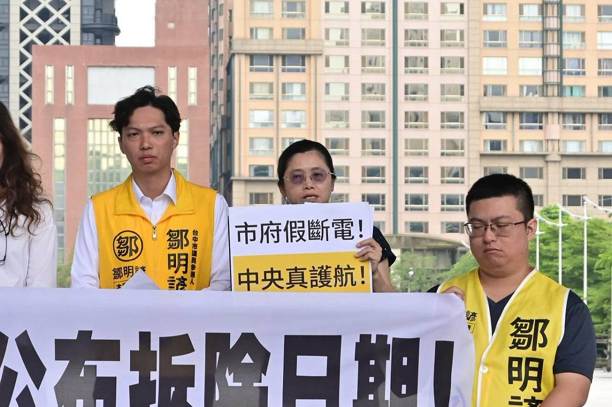 時代力量台中黨部執行長鄒明諺表示，華利鋼鐵遭斷水電一個月仍未拆除千坪廠房，經發局與都發局嚴重瀆職。 圖：時代力量台中黨部/提供