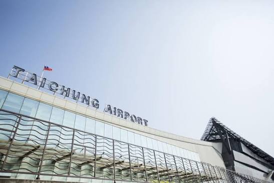 林男在台中機場托運時稱行李內有炸彈，造成航空公司與警力大動作搜索。 圖：翻攝自台中市政府