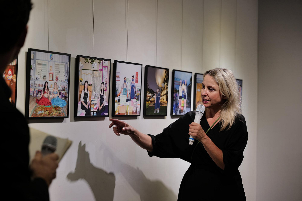 捷克攝影藝術家Dita Pepe全新個展《自我肖像．在臺灣》（Self-Portraits in Taiwan）今（30）日在台北乙皮畫廊開幕。 圖：捷克中心台北提供