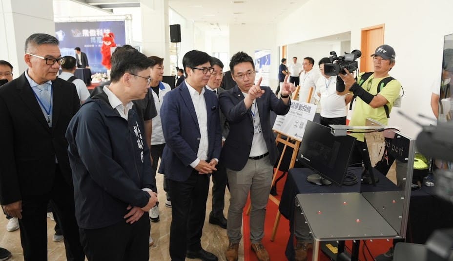 現場同步展出5項自研智慧自動化設備，體現未來機器人將快速走入生活。 圖：飛傲科技／提供
