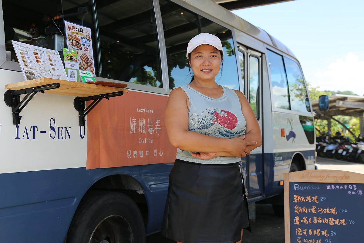 咖啡餐車業者張莎唯接手中山大學校車咖啡。 圖：中山大學／提供