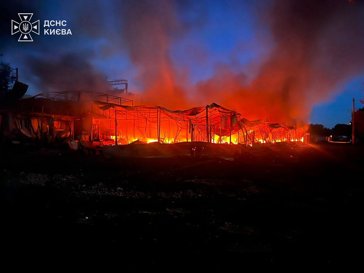 俄羅斯於台北時間30日凌晨對烏克蘭多地發動空襲，包括首都基輔也成攻擊目標，並造成兒童在內不少人傷亡。 圖：翻攝自@ZelenskyyUa X