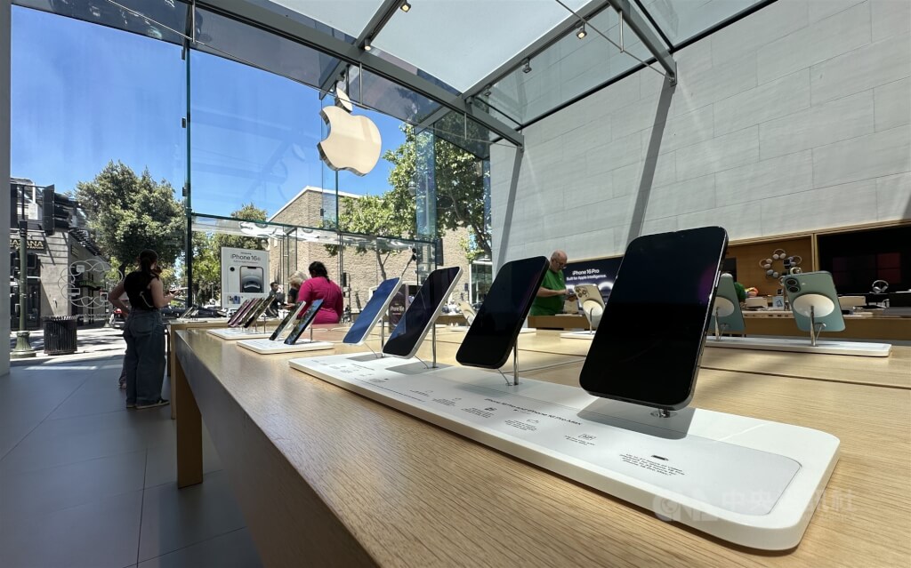 圖為美國加州的Apple Store。（中央社檔案照片） 圖：中央社提供