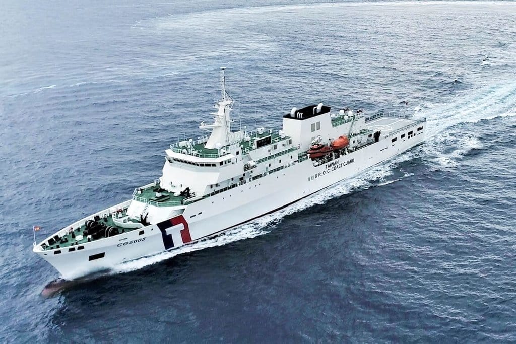中國海警稱秀山艦編隊在台灣以東海域依法巡查；海巡署31日表示，目前由海巡署「台北艦」（圖）等艦艇持續監控中，並嚴正駁斥中國「假執法、真擴權」等認知作戰。（海巡署提供）中央社記者劉建邦傳真　115年7月31日