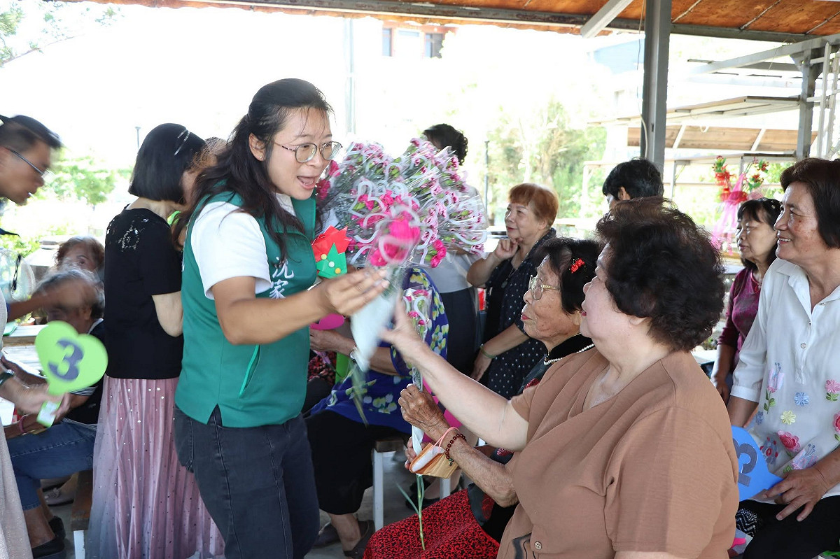 沈家鳳歷經 4 年紮實經營，基層支持度已轉趨穩固，同時具備現任婦女保障額度優勢。 圖片來源：沈家鳳臉書