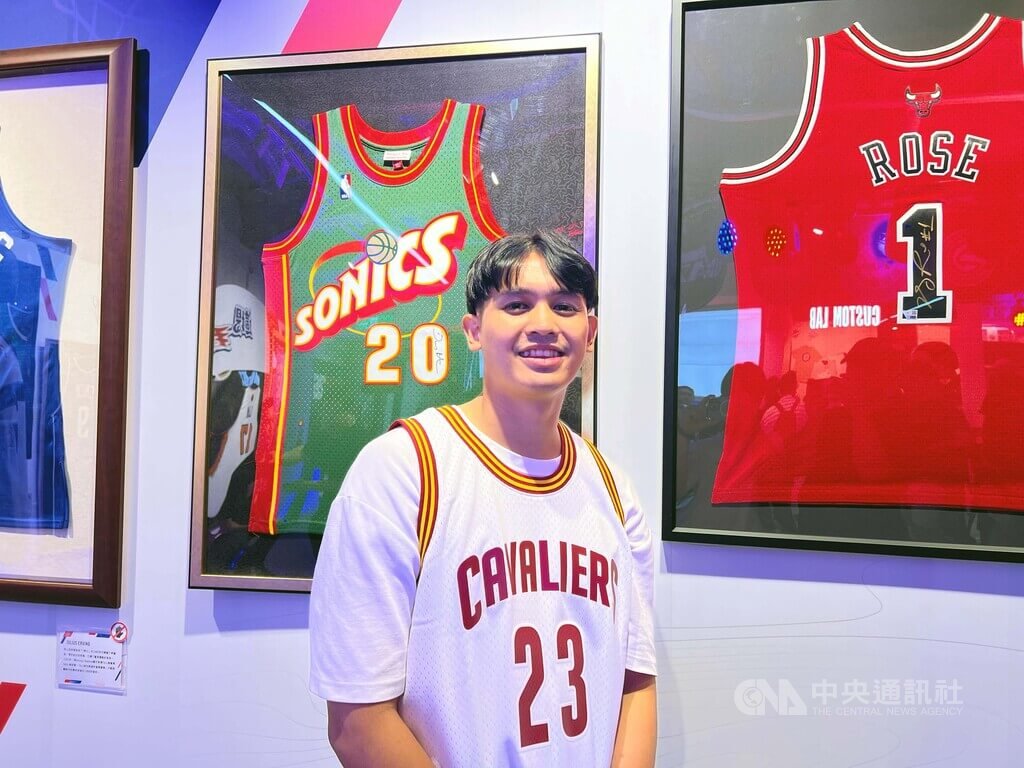年僅24歲的台灣旅日男籃球星游艾喆（圖）生涯首度入選名古屋亞運代表隊行列，他31日出席活動受訪時表示沒有壓力，希望盡力展現自身最好一面，為國爭光。中央社記者陳容琛攝　115年7月31日