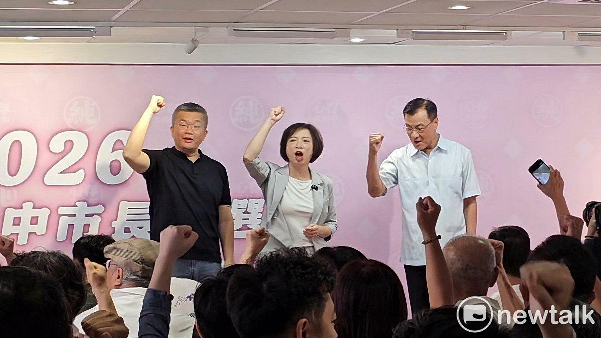 何欣純競選台中市長委員會授證大會，由前立法院長蘇嘉全接任總召集人，立法院民進黨團總召蔡其昌擔任副召集人。 圖：唐復年/攝