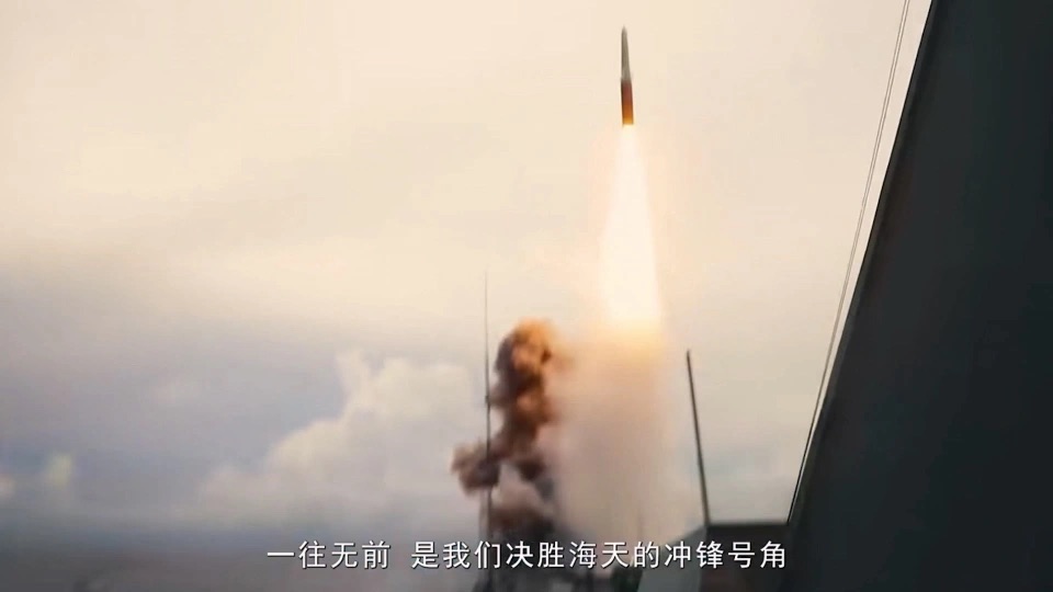 「 鷹擊 20 」高超音速反艦飛彈是，過去被視為僅有 8 艘 055 型萬噸大驅才能配備的殺手鐧武器。 圖：翻攝自巔峰高地