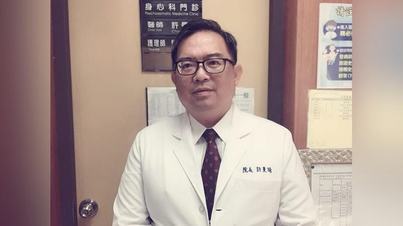 惡霸小學生多次毆打同學與教師，家長還對教師提告，醫師指出這已是強烈醫療警訊。 圖：翻攝自許景琦醫師臉書