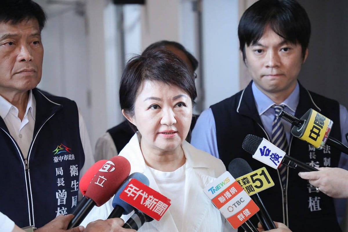 盧燕說，行政院內閣「從上到下整組壞光光」，建議中央應立即進行內閣改組，否則年底地方大選將面臨全民倒閣的危機。 圖：台中市政府/提供