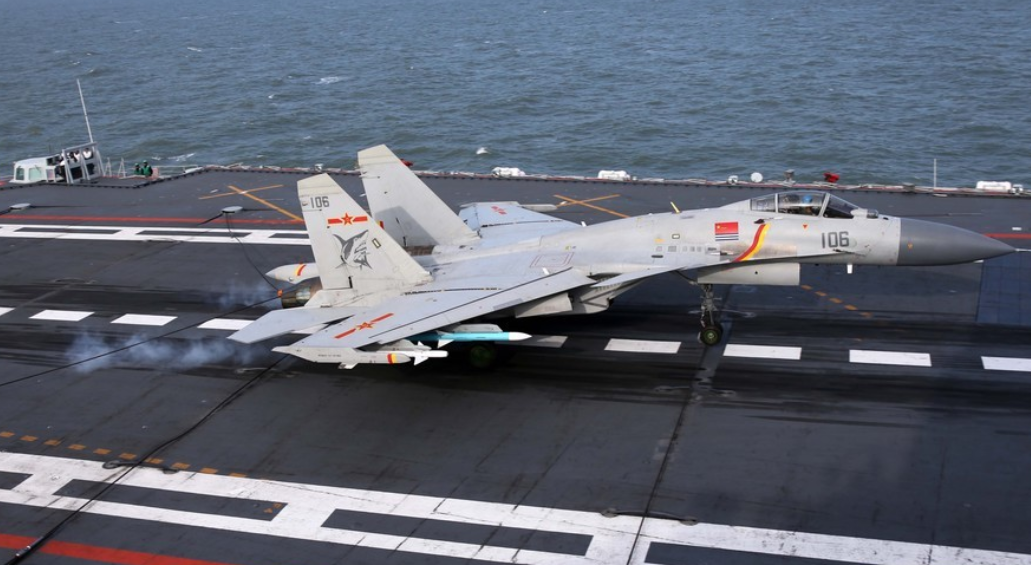 殲-15艦載機。測試過程中有面臨高風險與一些技術瓶頸。 圖：翻攝自人民網