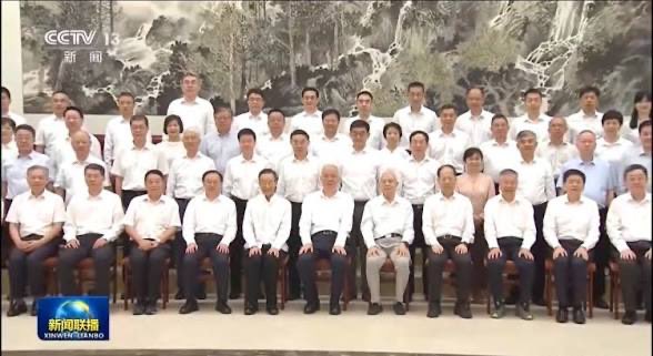 中共高層北戴河休假活動再度引發外界關注，外界猜測會議可能涉及政策協調與人事布局。 圖：翻攝自 X @cskun1989