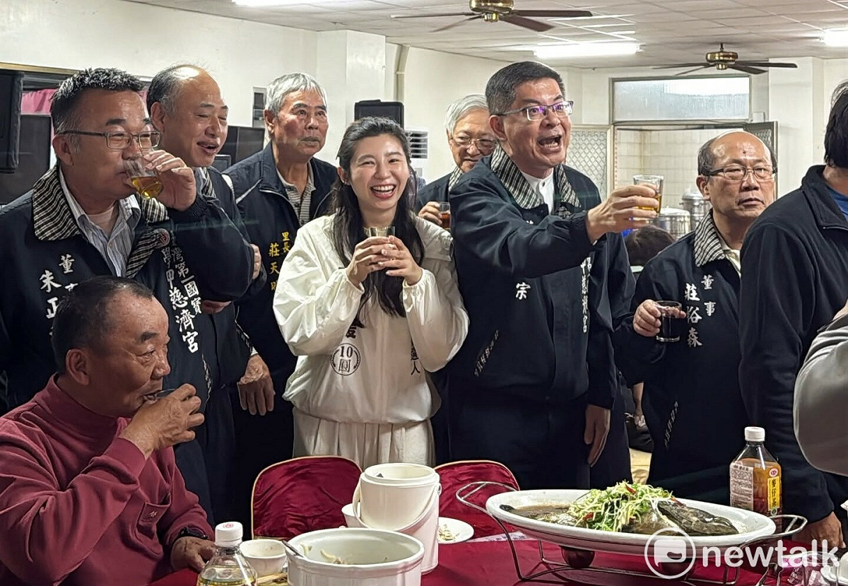 王詩媛目前擔任海天水產集團執行長。其父為學甲慈濟宮董事長、前學甲鎮代會主席王文宗。王文宗在宗教界、農漁業養殖團體及地方派系具備深厚影響力。 圖片來源：王詩媛臉書