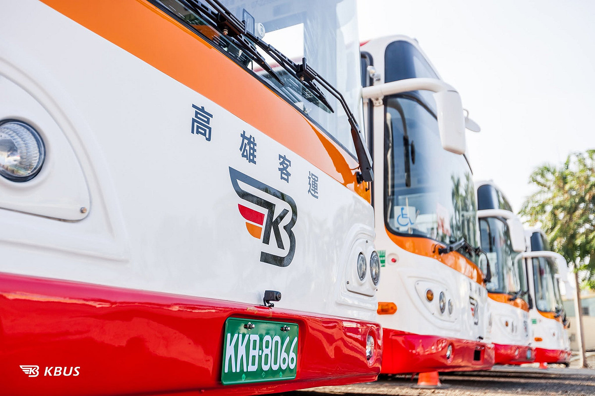 2019 年 4 月傍晚 5 時許，李姓男子駕駛高雄客運公車，行經高雄市前鎮區中山三路慢車道。當時，一名莊姓男子無照騎乘機車，行駛在公車右側，期間因準備繞過前方車輛，突然向左偏移、切入公車行駛路線，雙方隨後發生碰撞，莊男傷重當場死亡。 圖:翻攝自高雄客運股份有限公司臉書