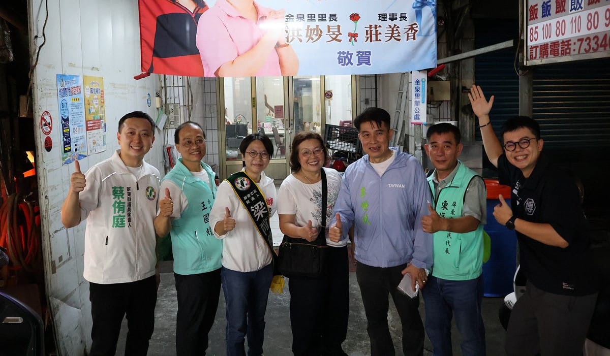 屏東在地議員、議員候選人及代表候選人到場參與拜票。 圖：張博洋、梁育慈服務處／提供