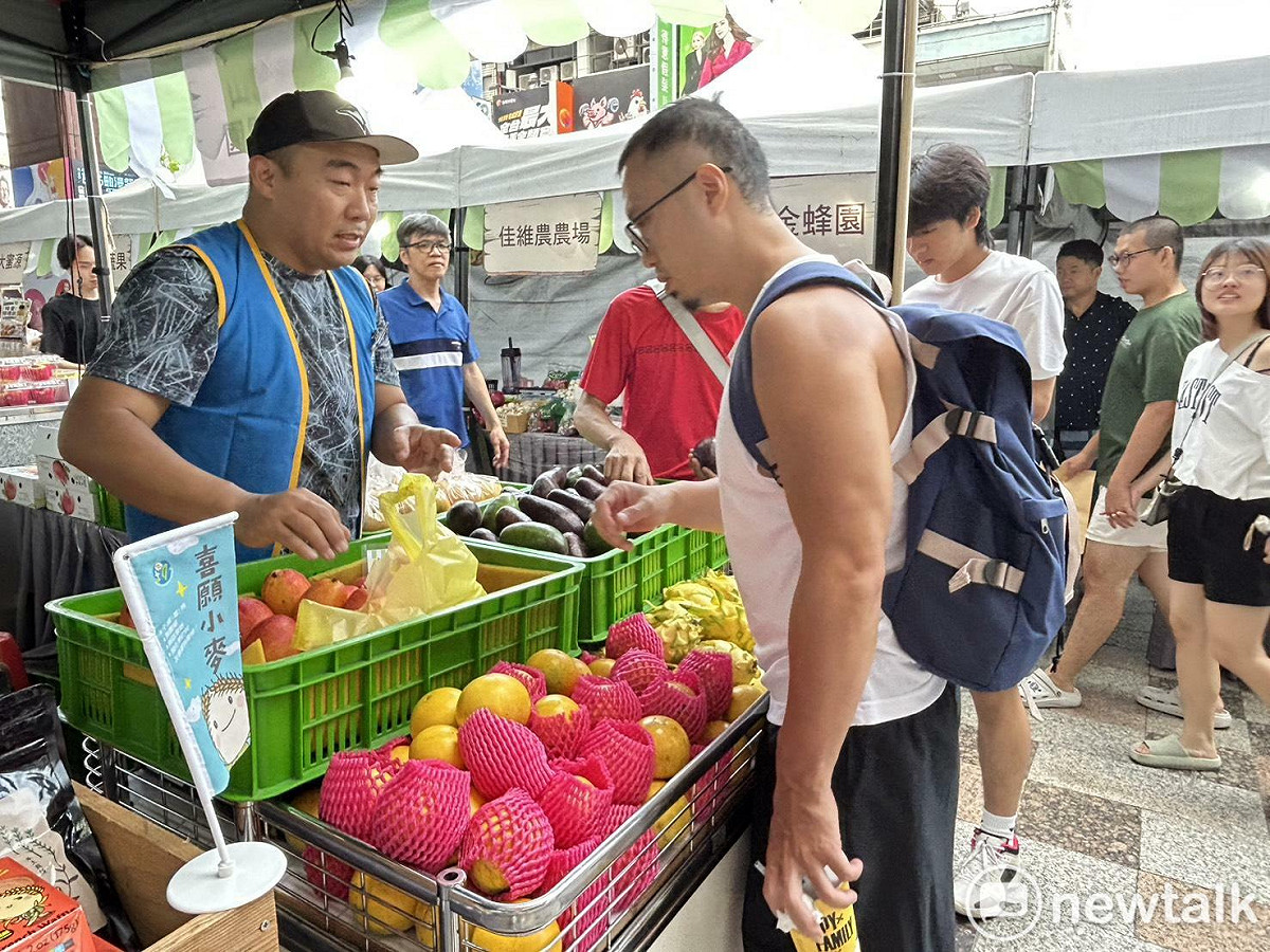 中友百貨小農市集。 圖：唐復年/攝