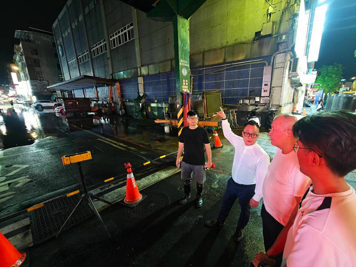基隆市區淹水，童子瑋趕赴現場了解。 圖：童子瑋辦公室/提供