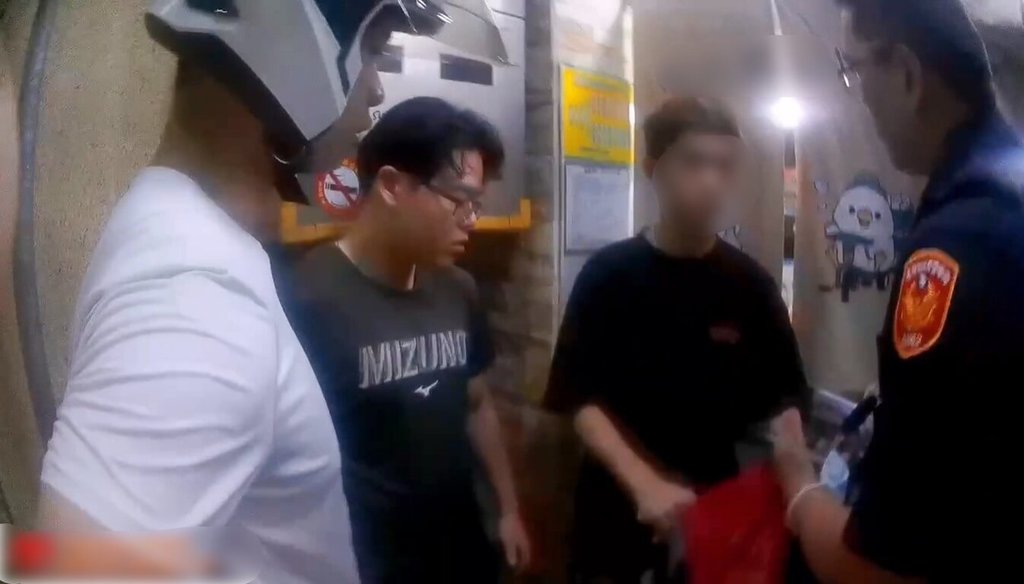 高雄市警察局左營分局與跨機關合作，6月至7月陸續查獲4名入境涉嫌擔任詐騙集團車手的外籍人士。（高雄市警察局左營分局提供）中央社記者張已亷傳真　115年8月9日