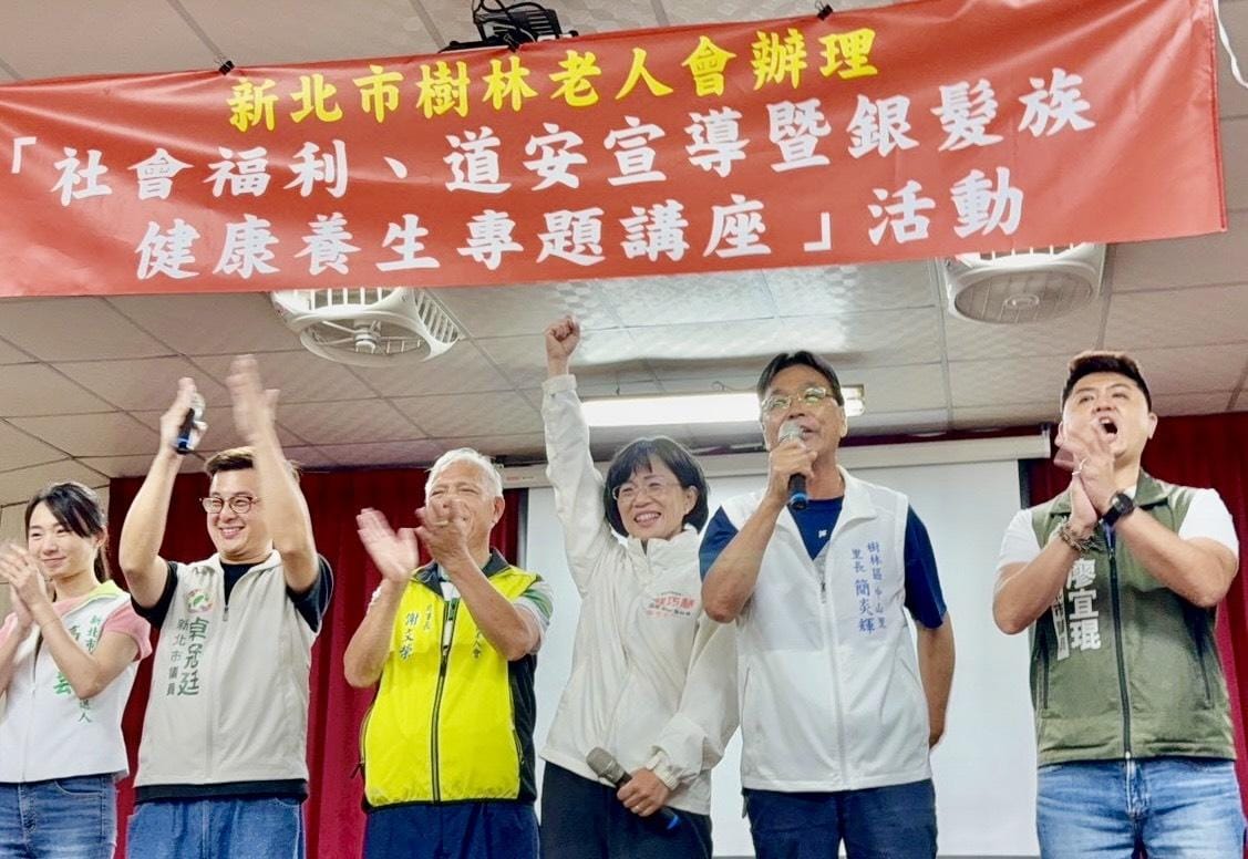 簡炎輝以實際行動力挺蘇巧慧，並向李四川陣營喊話「選舉不用選成這樣」，卓冠廷嘲諷，李四川不要嫉妒，蘇巧慧的場子就是這麼熱啦！ 圖：蘇巧慧競選辦公室提供