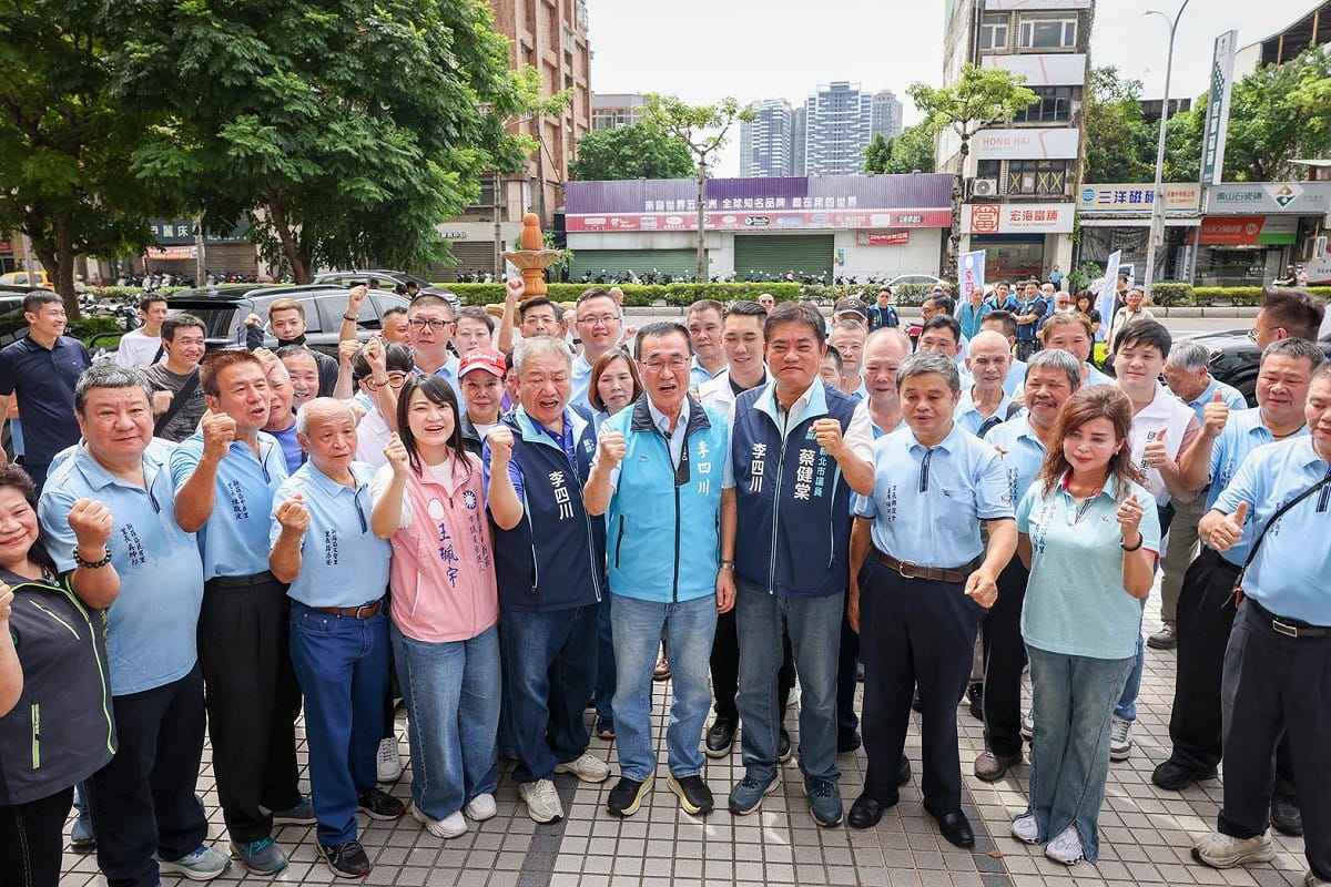 國民黨新北市長參選人李四川出席新莊川友會成立大會，在地近70名里長到場力挺。 圖：李四川競選辦公室/提供