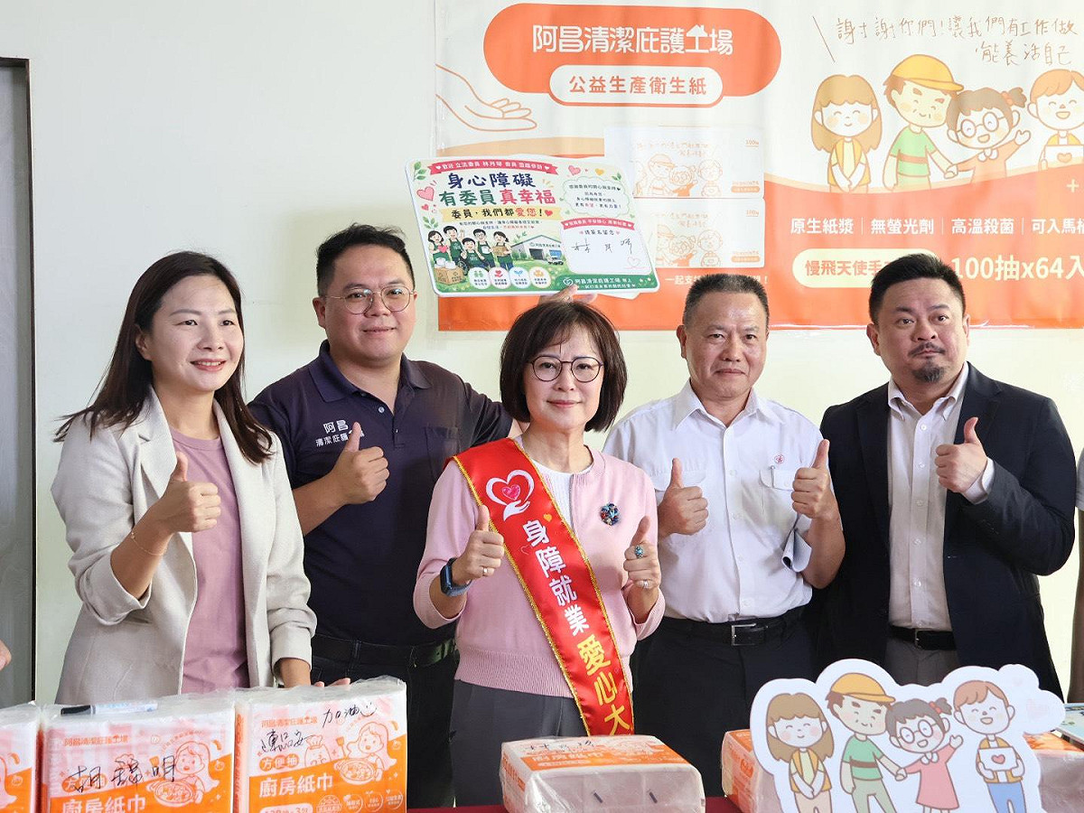 苗栗市長參選人、民進黨立委林月琴今（10）日邀請勞動部長洪申翰，以及苗栗副縣長賴香伶、苗栗縣長參選人陳品安走訪苗栗市阿昌清潔庇護工場及苗栗縣外國人諮詢服務中心。 圖：林月琴辦公室 提供