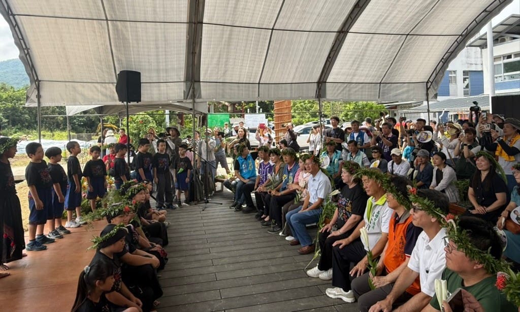 高雄日光小林社區舉行全台首座社區型低碳農場揭牌儀式。 圖：蓋婭智壤科技／提供