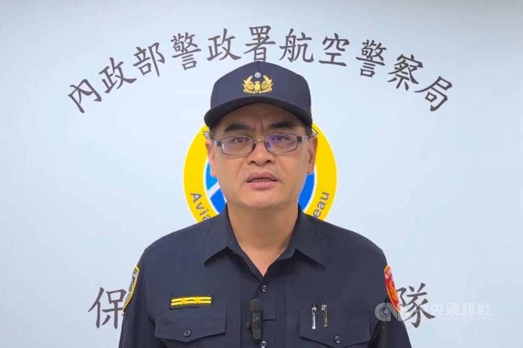 醫師鄭丞傑9日於桃園國際機場下機時遭旅客衝撞刮傷，內政部警政署航空警察局保安警察大隊第二隊副隊長林崑穆（圖）10日說，當時正處理他案，後續已主動聯繫，如果涉違反民用航空法部分將釐清偵處。中央社記者吳睿騏桃園機場攝　115年8月10日