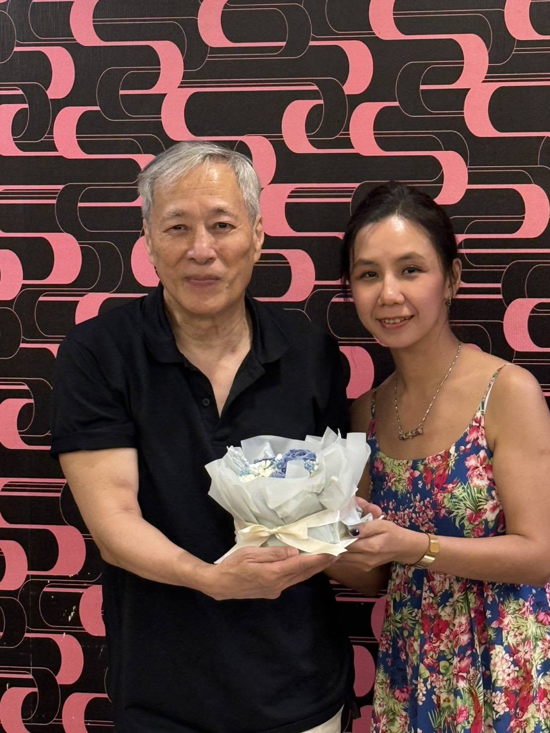 71歲姜厚任公開小24歲女友後爭議不斷，面對外界憂他「破財又失身」，深夜發文感嘆戀情竟變「全民辦案」。 圖：翻攝自姜厚任　臉書專頁