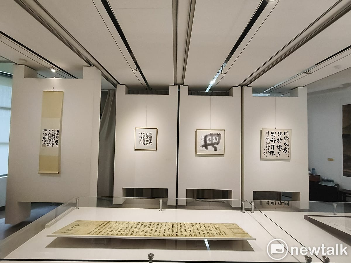 書法藝術家黃智陽在迎來六十歲之際舉辦「洗耳——黃陽六十書法藝術展」，不僅是對一甲子生命歷程與筆墨生涯的深思回顧，更是一記提醒自己「藝術應以修行為本」的警鐘。 圖：黃博郎／攝