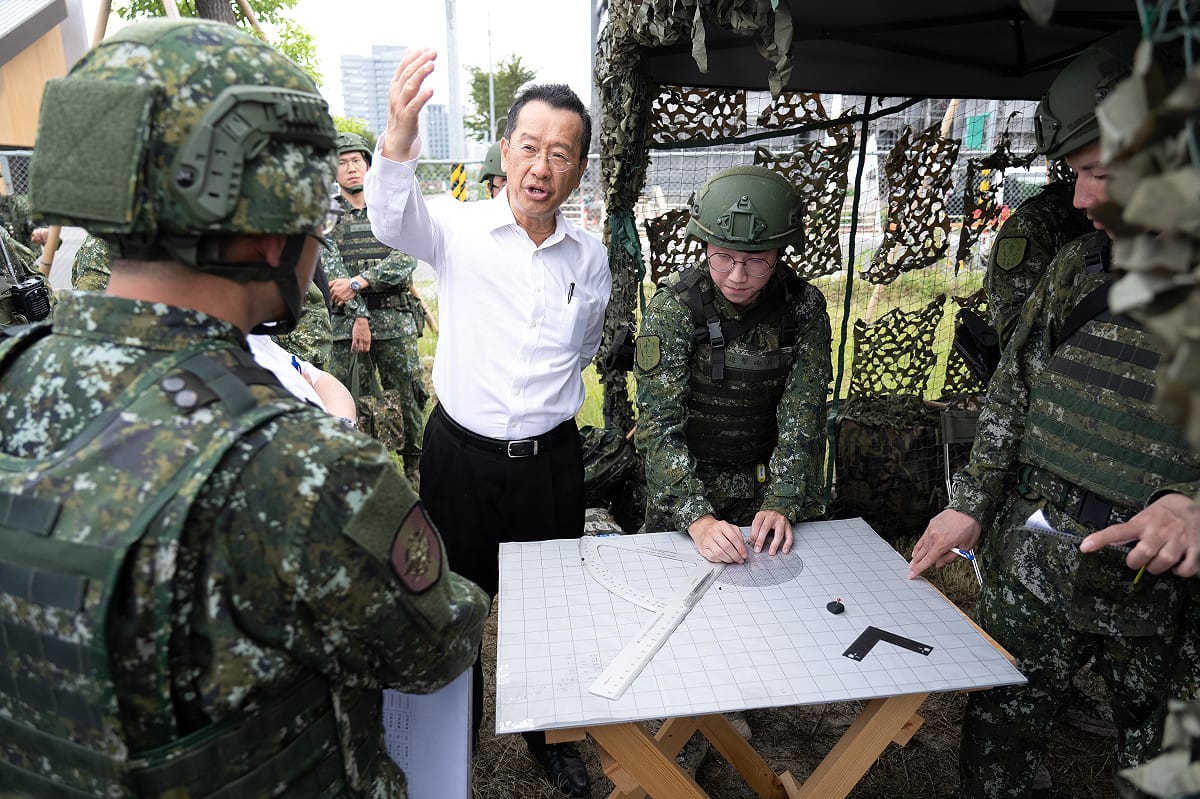 國防部長顧立雄關心召員專長、訓練內容及心得，並請召員依訓練實況提出建議。 圖：國防部提供
