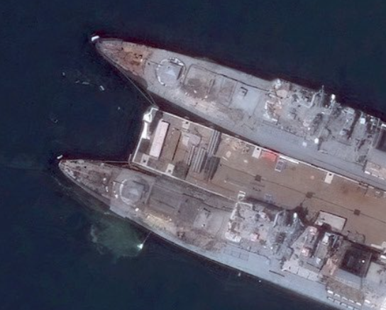 俄羅斯黑海艦隊格里戈羅維奇海軍上將級護衛艦在昨晚烏克蘭對新羅西斯克的無人機和導彈襲擊中受損。 圖：翻攝自 X OSINTtechnical