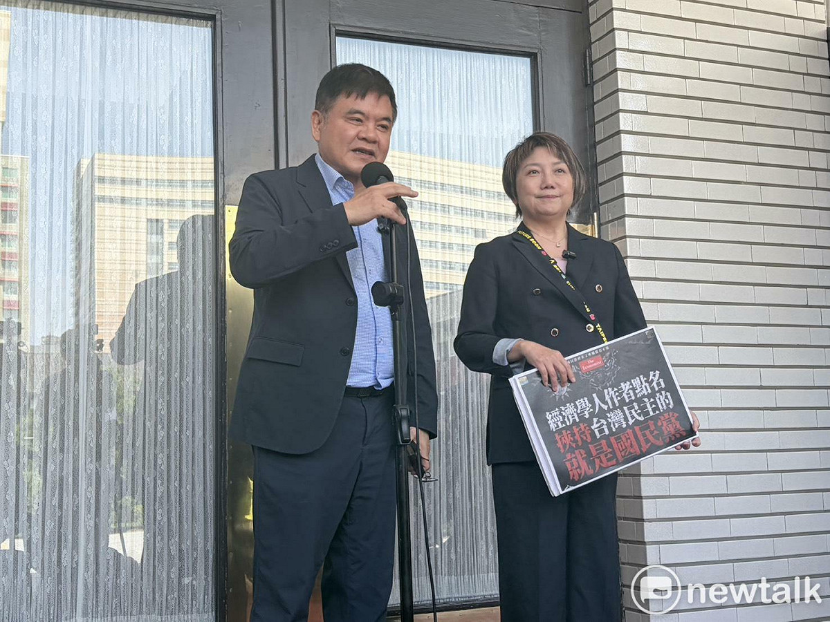 民進黨團幹事長莊瑞雄（左）、民進黨團書記長范雲。 圖：李宣萱/攝