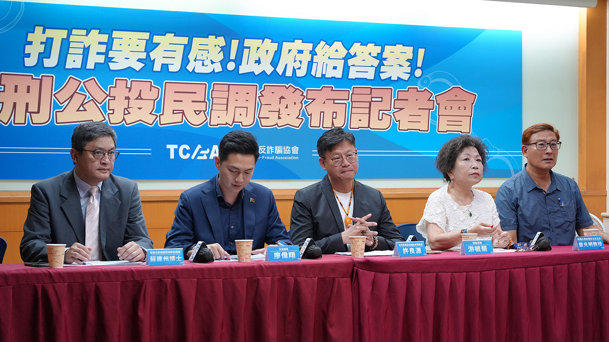 立法院今（14）日以52票贊成、51票反對，通過「鞭刑公投案」，反詐協會理事長許良源表示，這項結果的重要意義，不在於哪一種刑罰勝出，而是重大詐騙、虐童、性侵等惡性犯罪的刑事政策，終於有機會透過全民討論，重新檢視現行制度是否具有足夠嚇阻效果。 圖：反詐協會提供