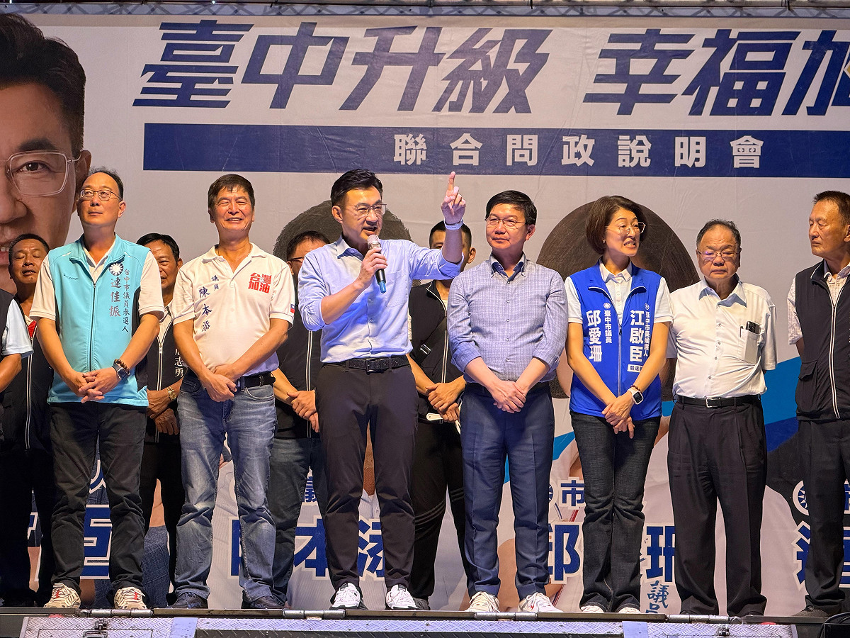 台中市長候選人江啟臣於昨（14）日晚間回到故鄉豐原，在樂天宮舉行「台中升級、幸福加給」問政說明會。 圖：江啟臣辦公室/提供