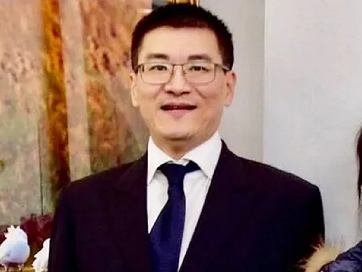 趙建銘昨（20）日晚間返台後，拋出與陳幸妤簽署的離婚保密協議書，引發外界關注；與此同時，近日頻頻在 Threads 替趙建銘發聲、自稱「王醫師」的神秘帳號「kk._hi」，今（21）日再度發文替趙建銘抱屈，甚至指控陳幸妤疑似違反保密條款。 圖：翻攝自「陳水扁新勇哥物語」臉書（資料照）