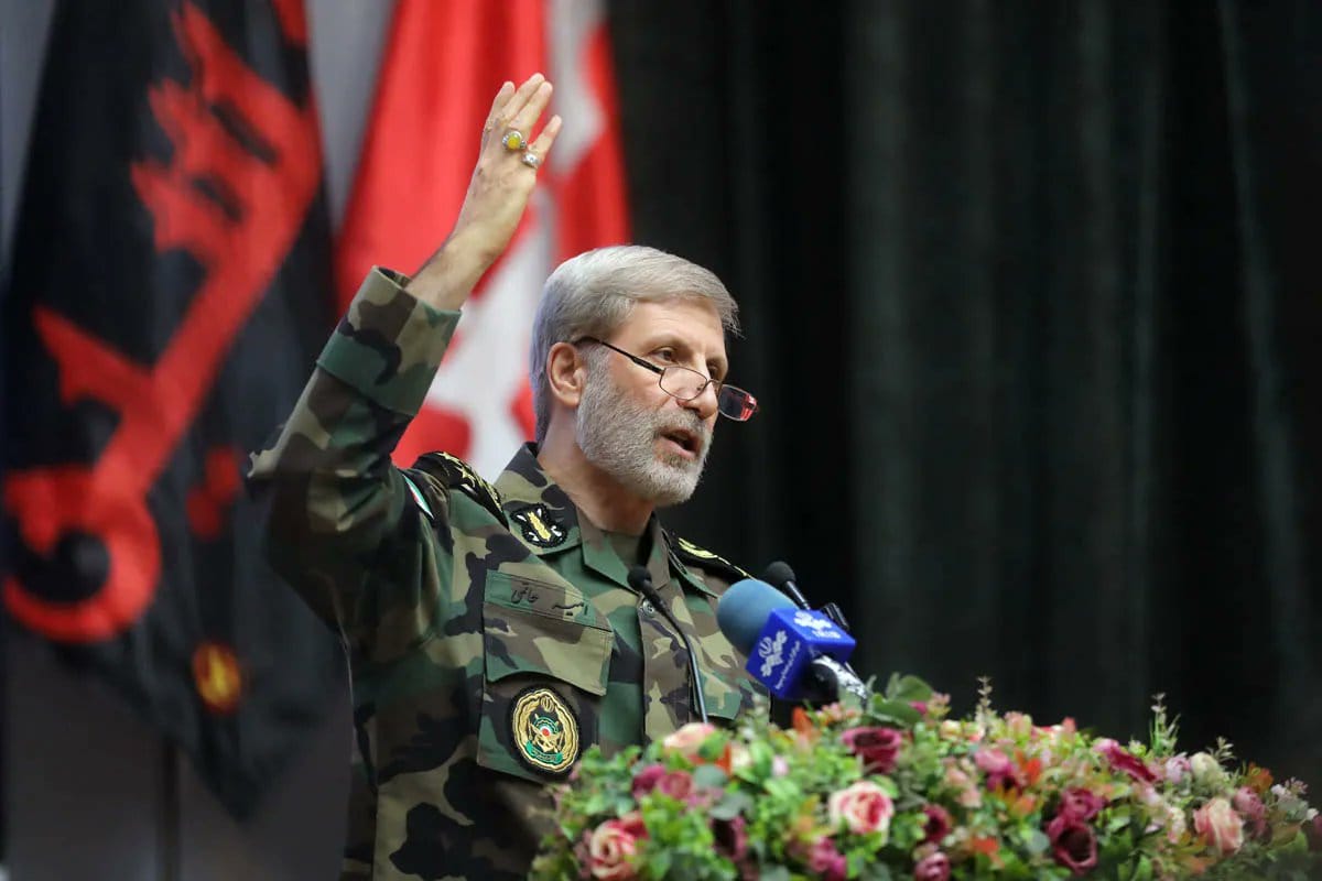 伊朗陸軍總司令哈塔米近日發布一項懸賞令，宣稱任何擊斃或俘虜美軍士兵並移交伊朗軍隊者，將獲得高額獎金，若是由女性執行獎金還會翻倍。 圖:翻攝自 X @IndiaStrikes_